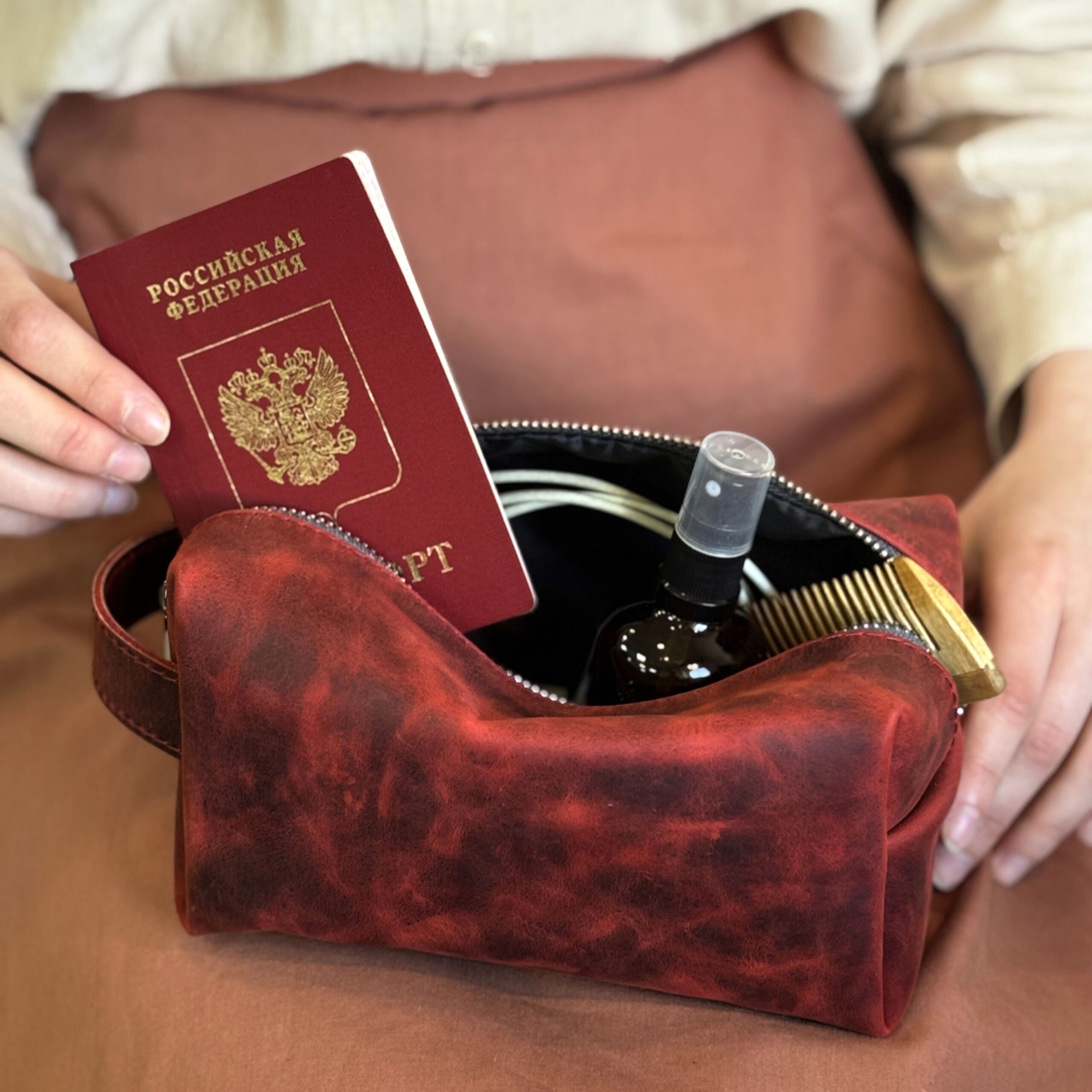 Несессер/косметичка из натуральной кожи, цвет красный - Image 2